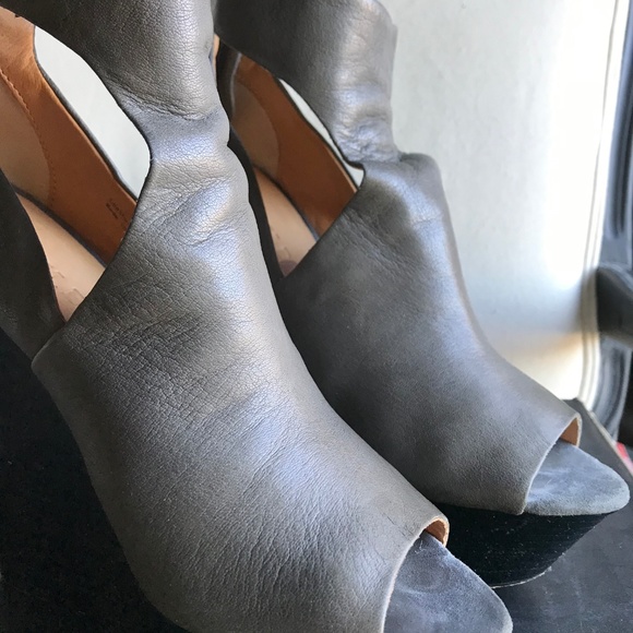 L.A.M.B. platform heels - Picture 4 of 8